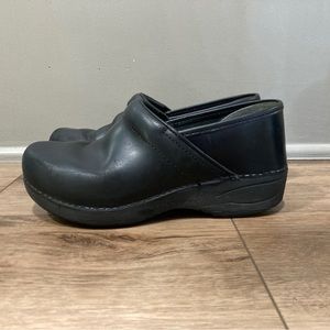 Dansko Black Leather Clogs Size 38 EUR, 7.5-8 US Mules Slip On Nursing Shoes